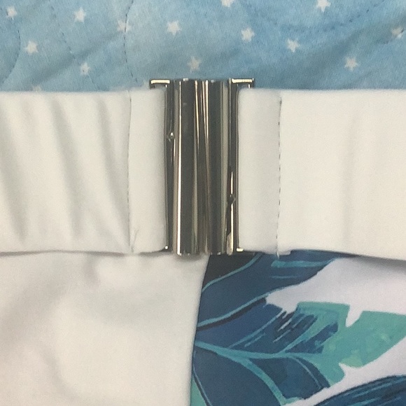 SHEIN Bikini top white blue tropical feel. Stretchy size Small in great … - Picture 6 of 6